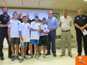 El Ayuntamiento recibe el 3er premio del Concurso Anual de Educación Vial de manos del equipo de jóvenes pilareños - (foto 2)